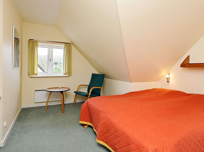 Bedroom 2, 4 Star Holiday Home in Blavand, Varde