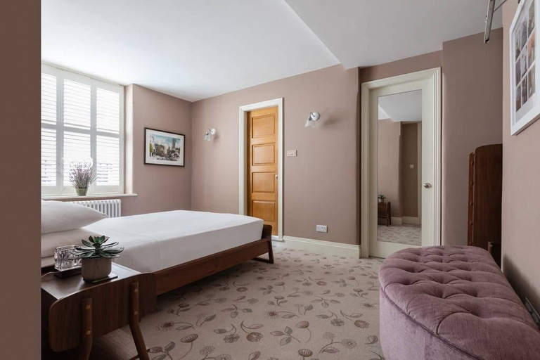 Bedroom 5, Drury Lane II by Onefinestay, London