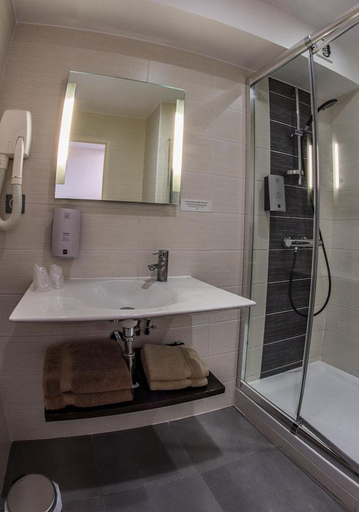 Bathroom 5, Logis Hôtel du Parc, Côtes-d'Armor