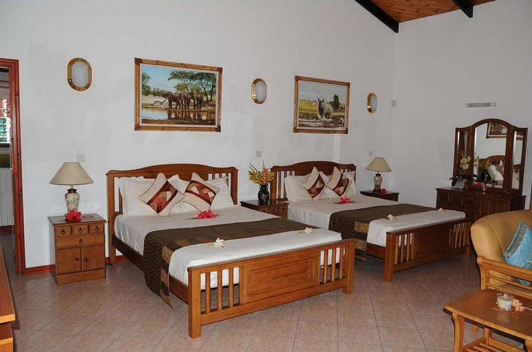 Bedroom 3, Villa Caballero Luxury Chalets