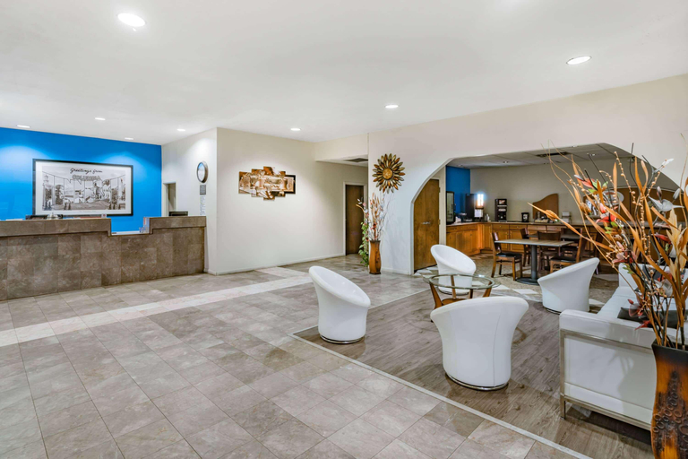 Public Area 2, Super 8 by Wyndham Columbia, Maury