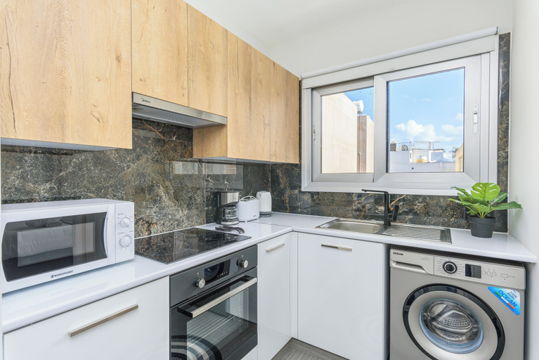 Others 4, Amore 2-BR Apt By Finikoudes, Larnaca
