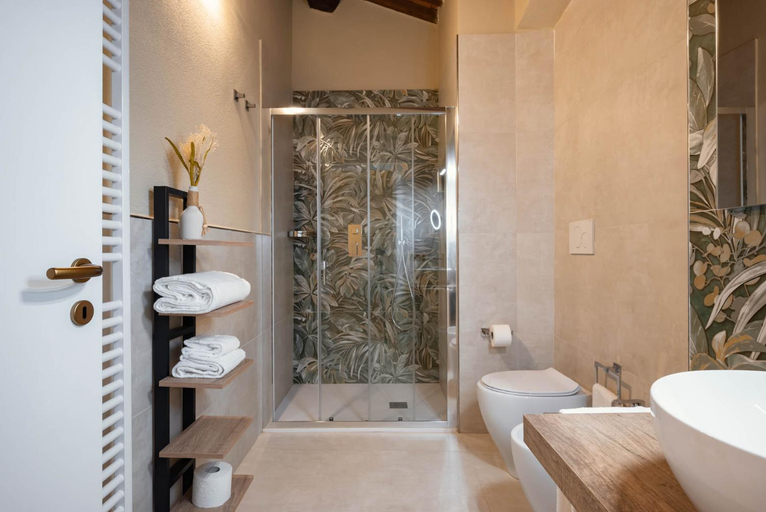 Bathroom 4, Calidario Terme Etrusche, Livorno