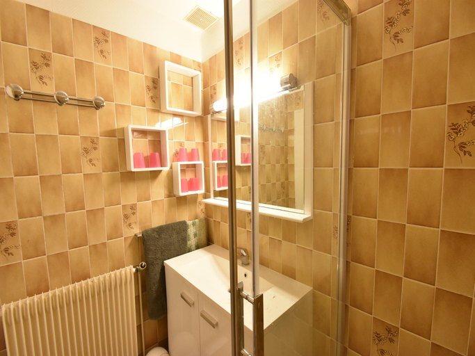 Bathroom 4, Saint-Germain Beach Bliss, Manche