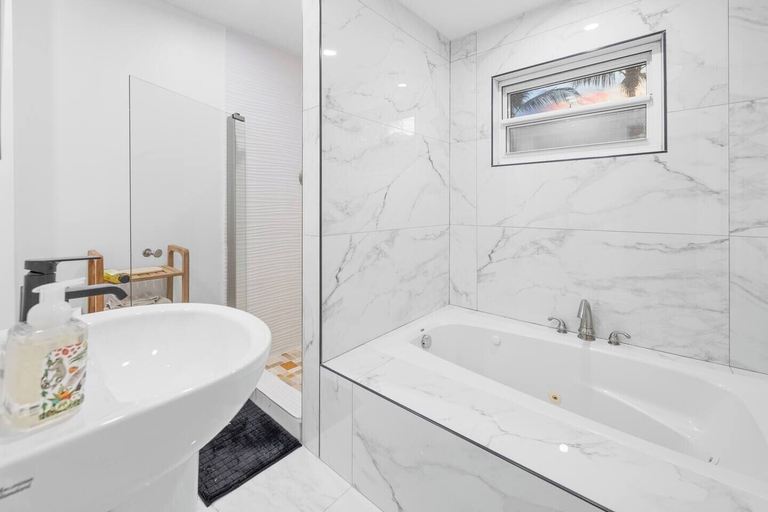 Bathroom 3, Waterfront Duplex Tropical Oasis, Broward
