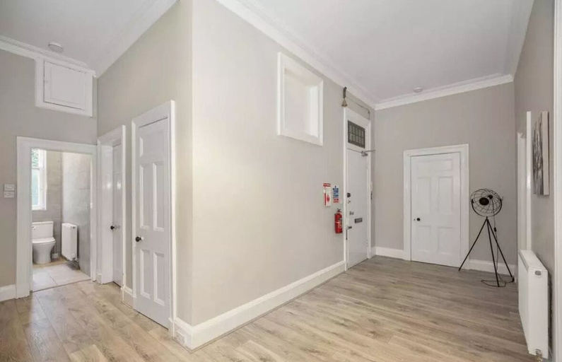 Others 2, Spacious 3-Bedroom Flat in Charming Bruntsfield, Edinburgh