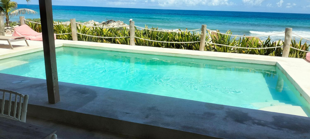 Swimming pool, Punta Piedra studios, Isla Mujeres