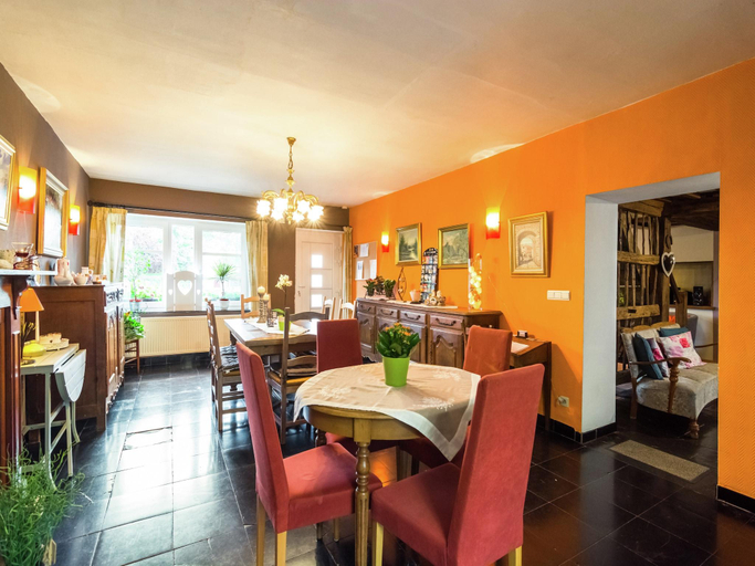 Food & Drinks 4, Scenic Retreat in Gimnee, Namur