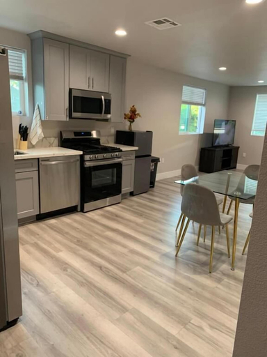 Others 5, Modern LA Stay – Private Room & Bathroom, Los Angeles