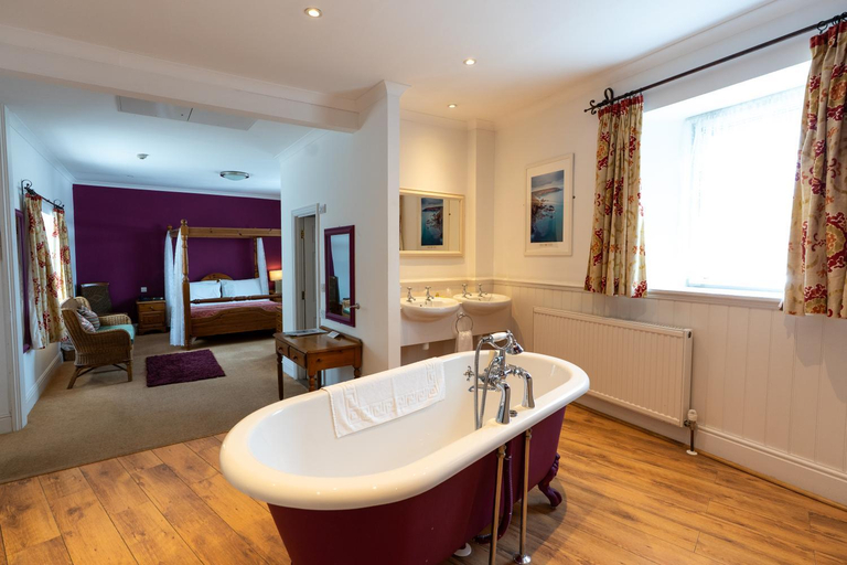 Bathroom 3, Tyacks Hotel, Cornwall