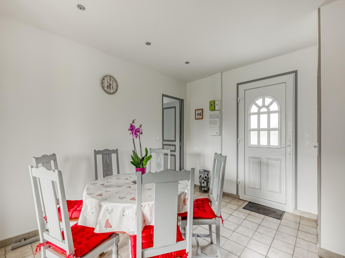 Others 4, Brontes Coastal Retreat, Calvados