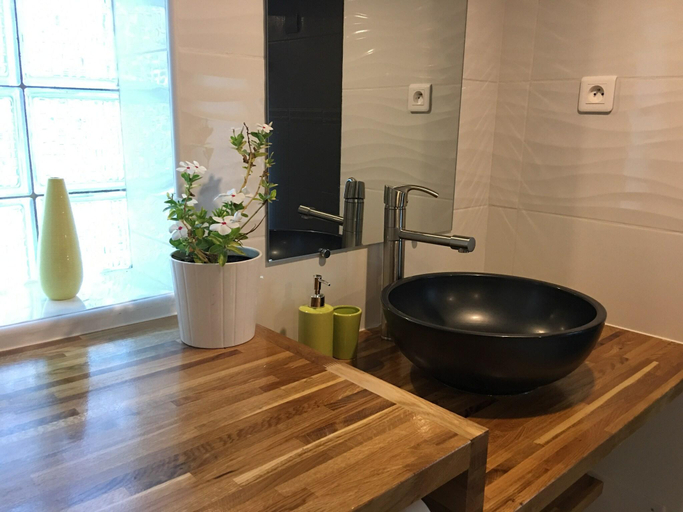 Bathroom 5, Tranquil Villa with Pool, Aude