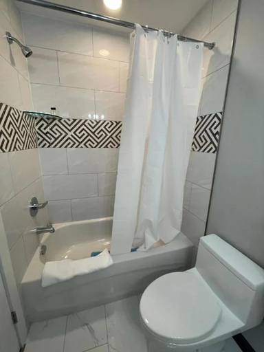 Bathroom 4, Ramshorn Motel, North Okanagan