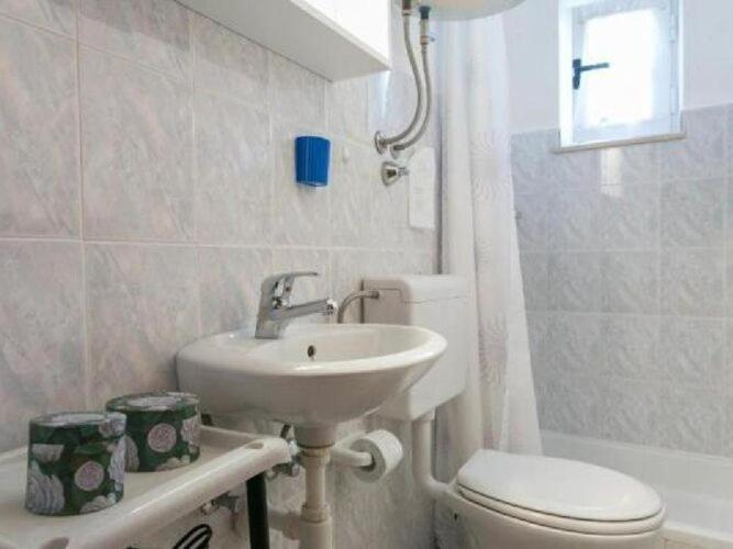 Bathroom 2, bedroom apartment with balcony, Dubrovnik