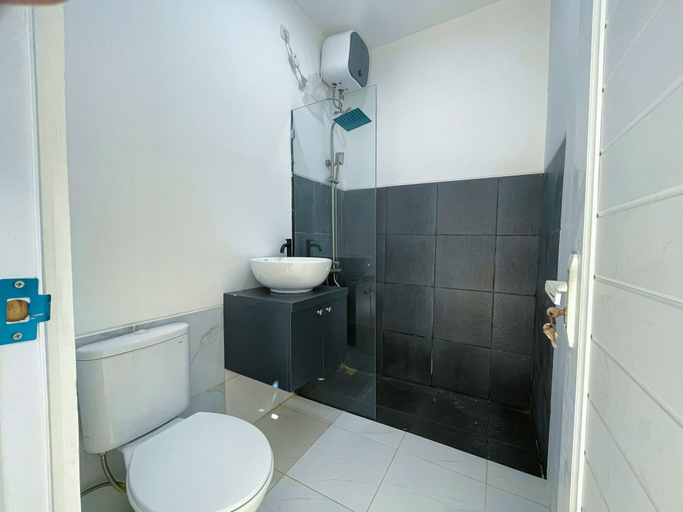 Bathroom 5, Oasis Montana Jogja, Sleman
