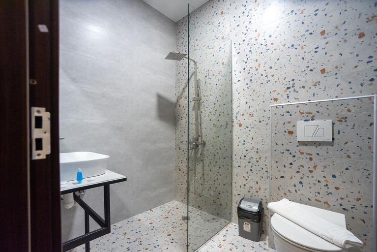 Bathroom 4, Tiflis Hotel, Tbilisi