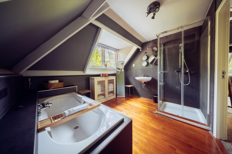 Bathroom 2, Hotel & Restaurant Meneer Van Eijck, Oisterwijk