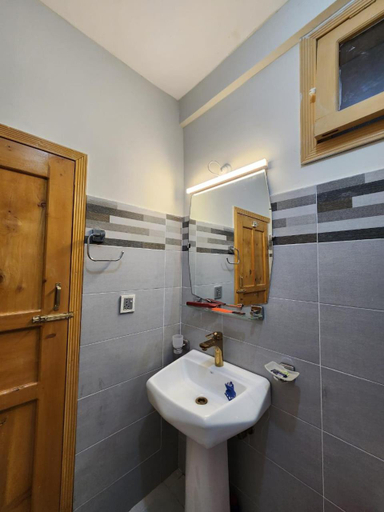 Bathroom 2, Dream Palace Hotel Rapaposhi Nagar, Northern Areas
