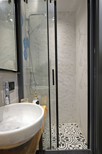 Bathroom 5, Taksim Avenue Hotel, Beyoğlu