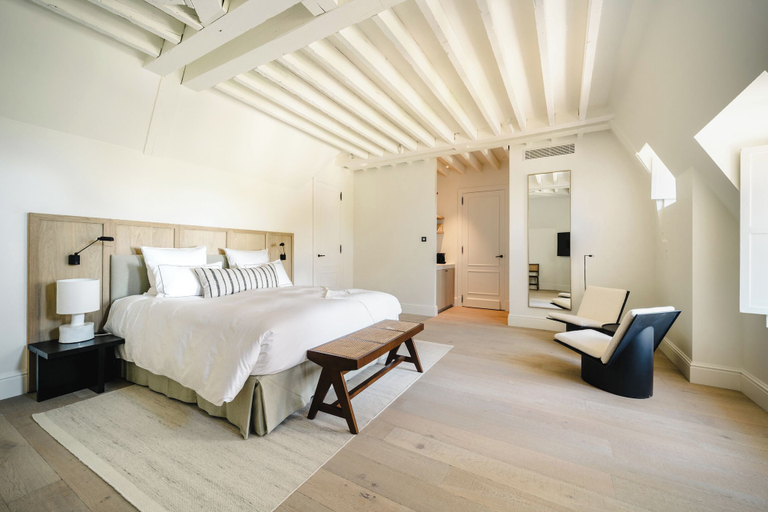 Bedroom 2, Les Hauts de Sancerre, Cher