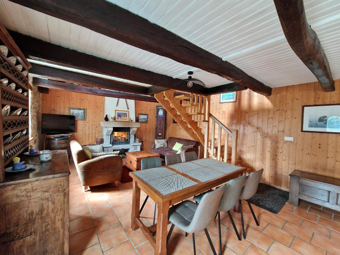 Food & Drinks, Holiday Home in Plogonnec near Sandy Beaches, Finistère