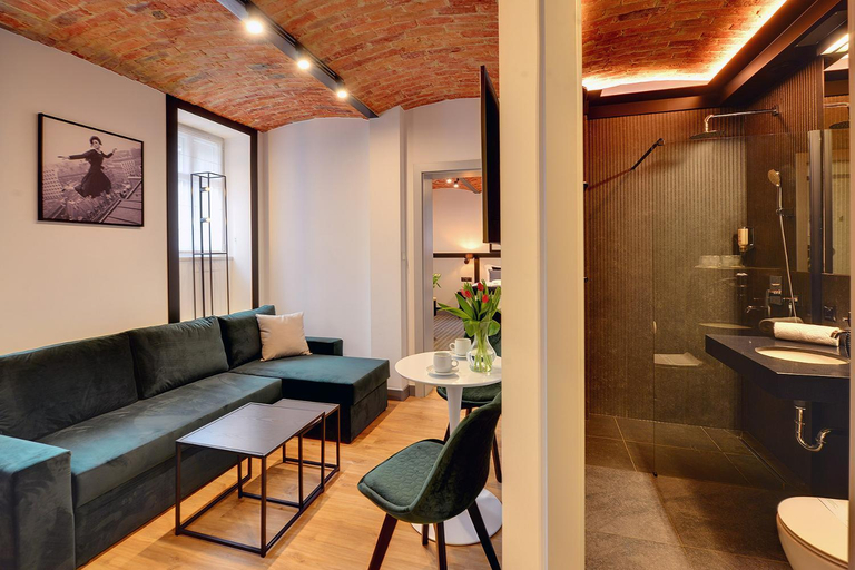 Others 5, OAK Rooms, Trzebnica