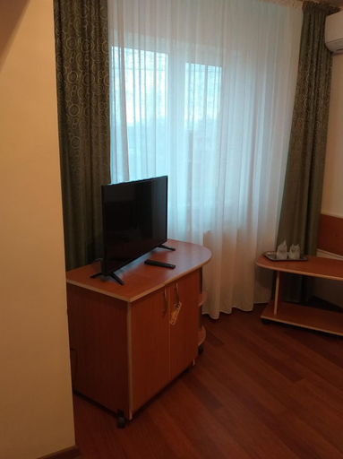 Others 5, Hotel Amadeo, Iasi