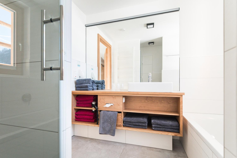Bathroom 4, Almfamilyhotel Scherer, Lienz