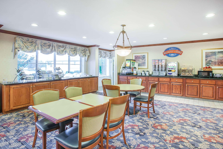 Public Area 3, Baymont by Wyndham Hot Springs On the Lake, Garland