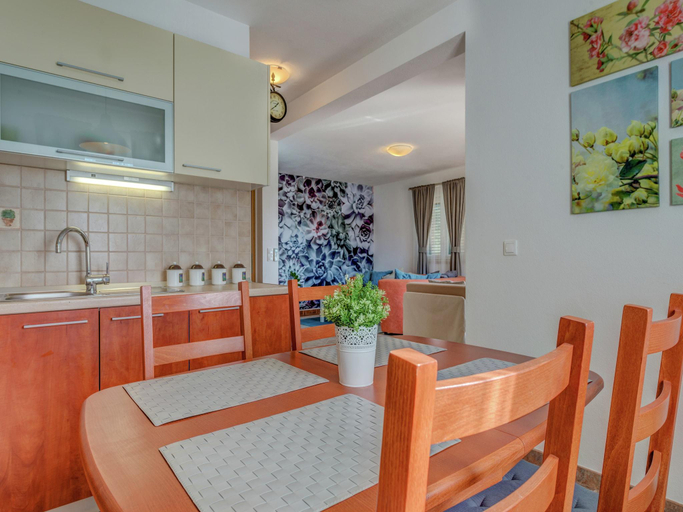 Others 4, Coastal Comfort in Sevid Marina, Marina