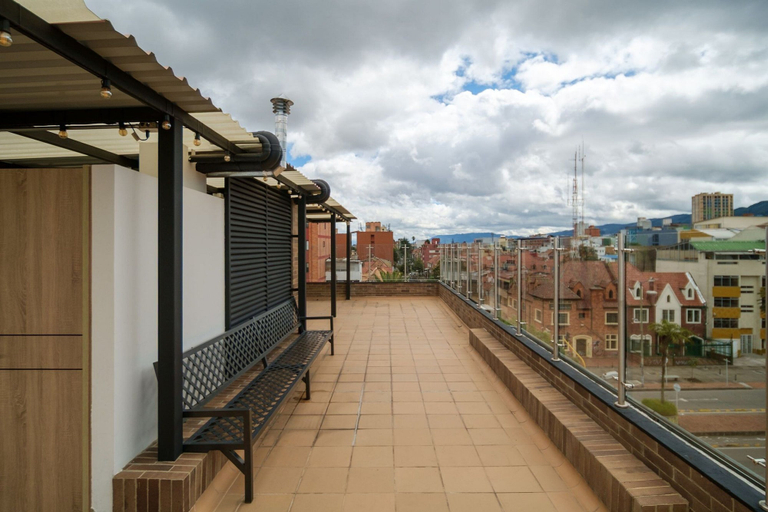 Public Area, Atardecer 57 x Ahead, Santafé de Bogotá