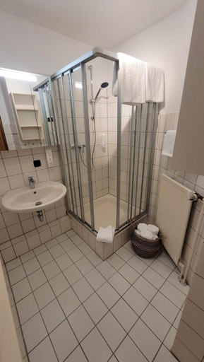 Bathroom 3, Hotel Zur Linde, Dithmarschen