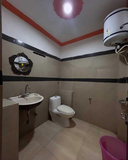 Bathroom 3, Balaji Homestay, Mandi