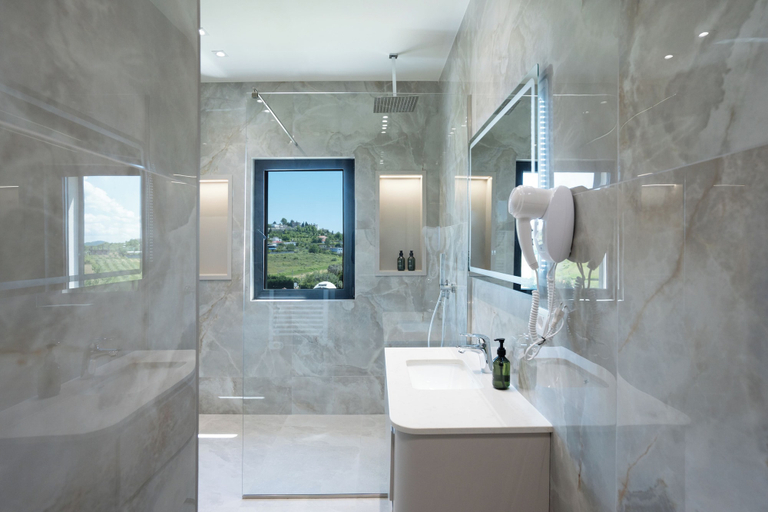 Bathroom 4, Villa Cosmo, Durrësit