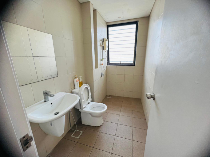 Bathroom, Studio I-Soho D'Gunduls Homestay by DGH I-CITY, Shah Alam