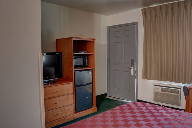 Others 4, The Palms Motel, Multnomah