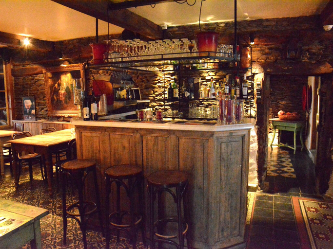 Food & Drinks 5, Holiday Home in Bievre with Terrace, Namur