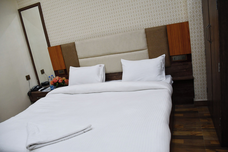 Bedroom 4, Hotel Sindhu, Bareilly