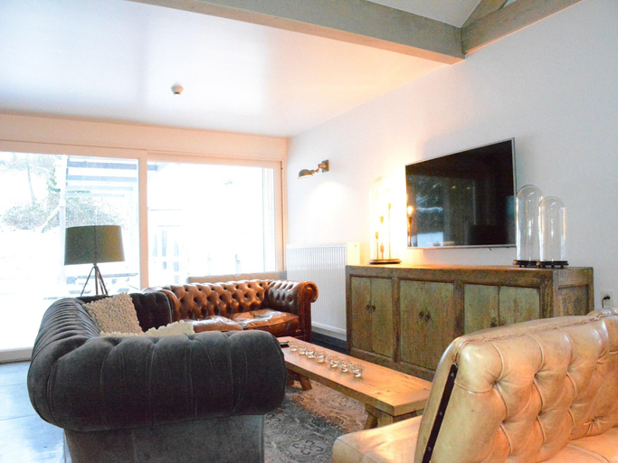 Others 5, Villa with hottub in calm area, Namur