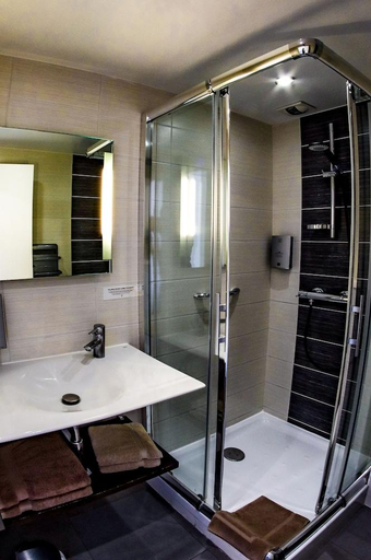 Bathroom 5, Logis Hôtel du Parc, Côtes-d'Armor