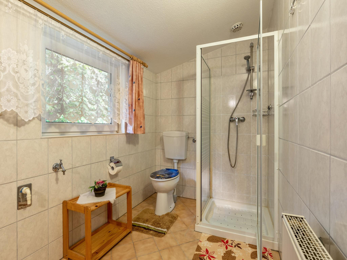 Bathroom 3, Schones Ferienhaus in Biendorf mit Garten, Rostock