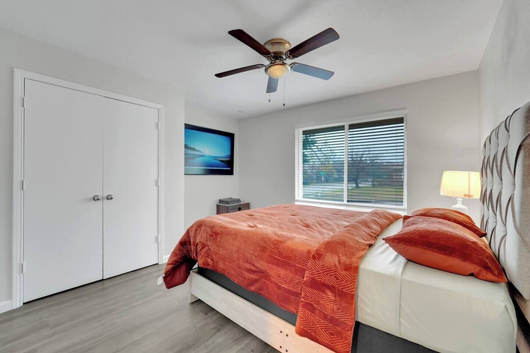 Bedroom 3, Serene Deck 10 Mins Garland City Square, Dallas
