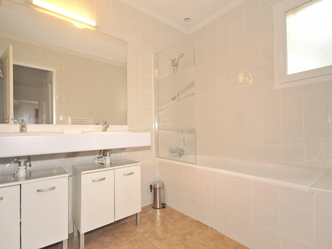 Bathroom 4, Villa in Saumane near Golf Course and Pool, Vaucluse