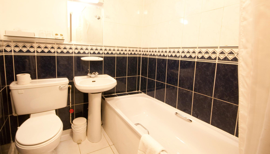 Bathroom 3, Temple Bar Townhouse, Dublin