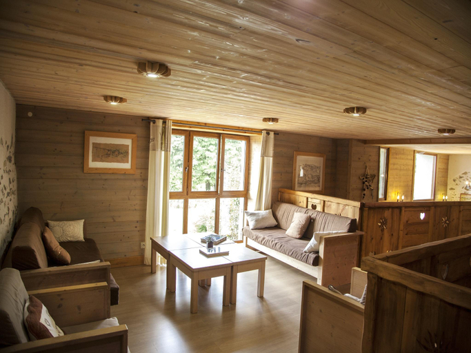 Others 4, Mansion in Albertville near Ski Slopes, Savoie