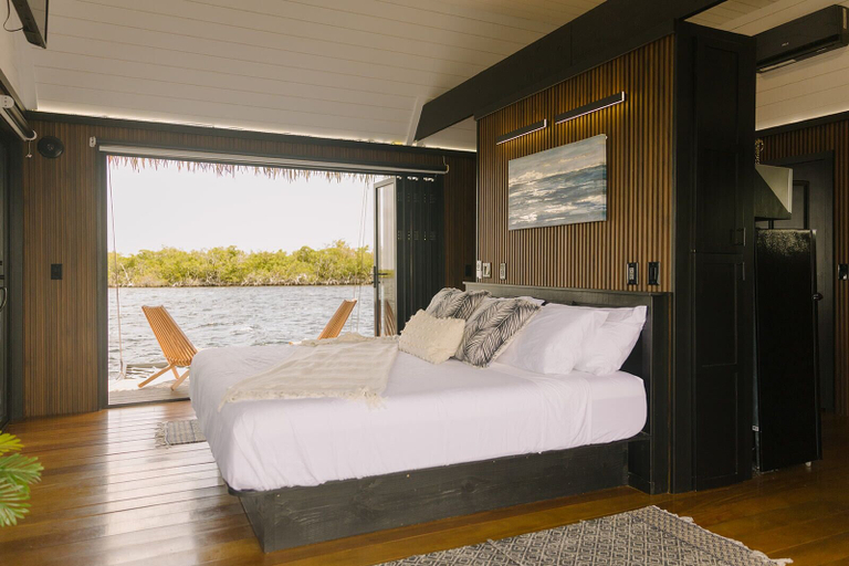 Bedroom 3, Premium Floating Bungalow by Stay Ombi