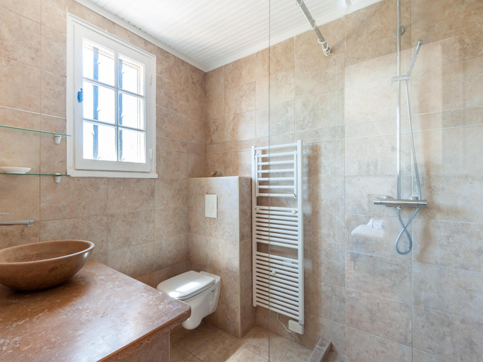 Bathroom 4, Villa in Taradeau near Vineyards Beaches, Var