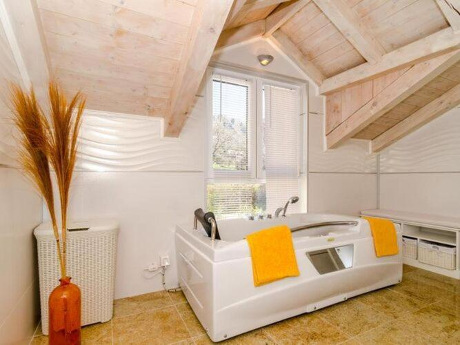 Bedroom 3, Villa Avoca - Four Bedroom Villa with Swimming Pool, Župa Dubrovačka