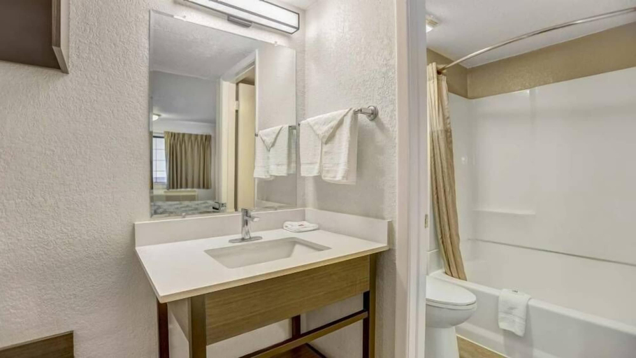 Bathroom 5, Motel 6 Amarillo, TX, Randall