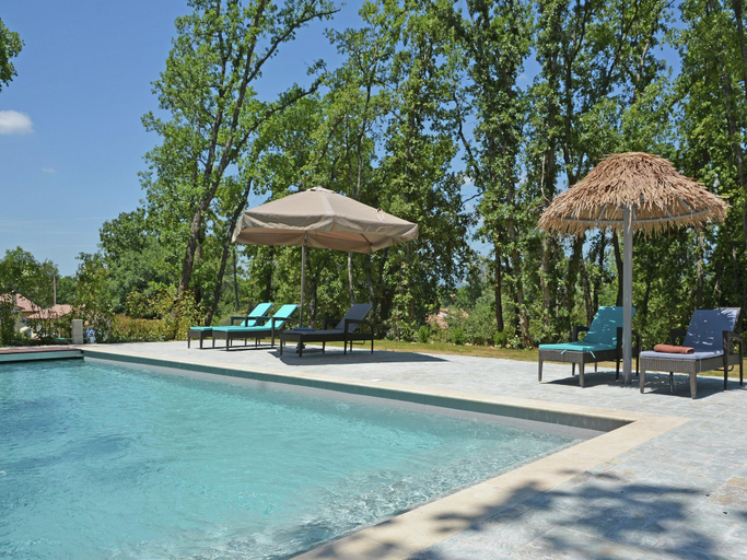 Others 2, Villa in Montauroux with Pool and Forest Views, Var